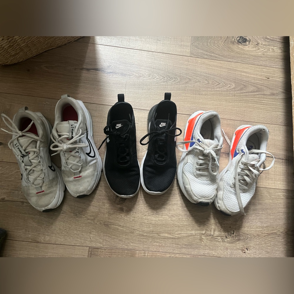 Women’s Nike sneakers